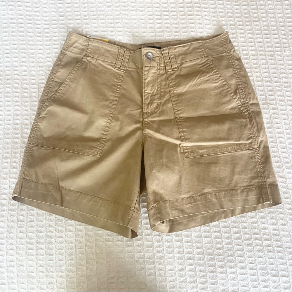Lee straight fit shorts size 6 NWT wheatgrass